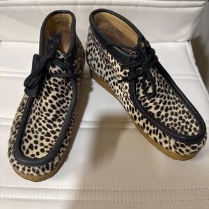 Clark’s Wallabees Dark brown and white real fur